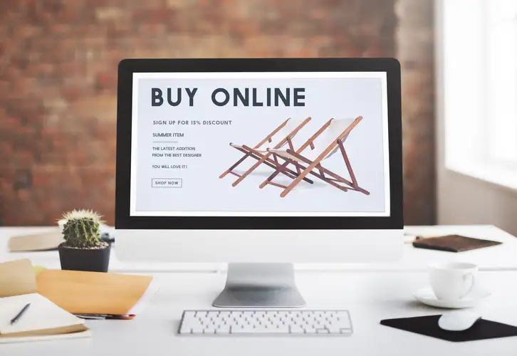 Οθόνη υπολογιστή που δείχνει έναν ιστότοπο ηλεκτρονικού εμπορίου